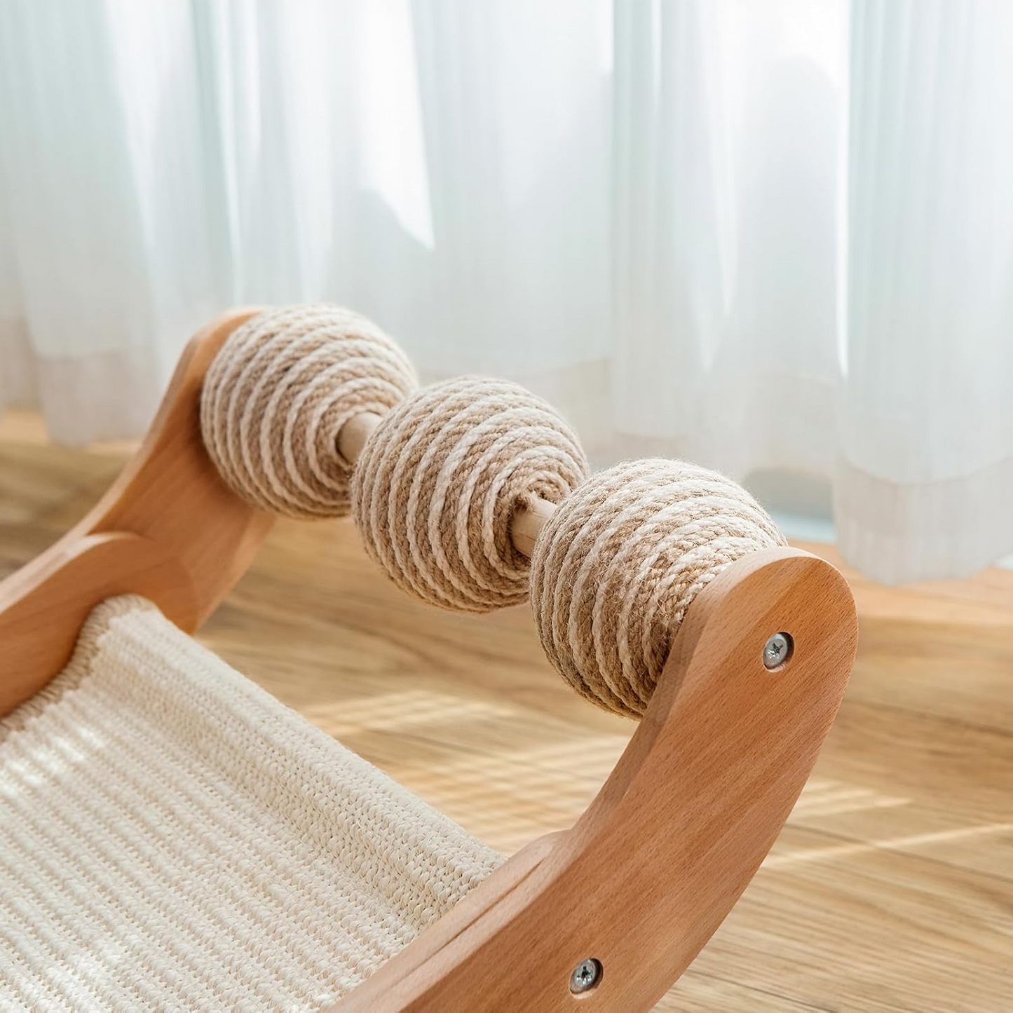 Sisal Cat Scratcher Bed with 3 Toy Balls for Indoor Cats